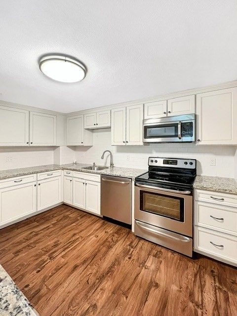 Interior, Kitchen, Stainless Steel Appliances, Wood Texture Flooring