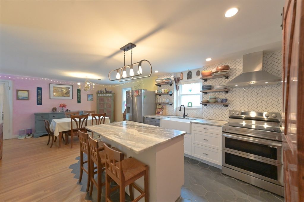 Chandelier, Dining room, Interior, Kitchen, Pendant Lights, Recessed Lighting, Stainless Steel Appliances, Wood Texture Flooring