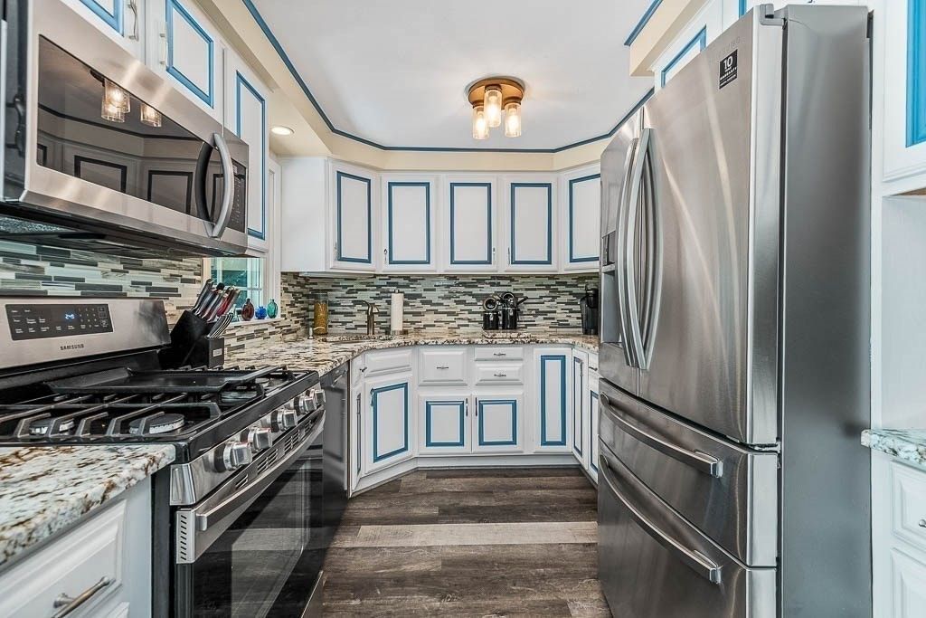 Interior, Kitchen, Stainless Steel Appliances, Wood Texture Flooring
