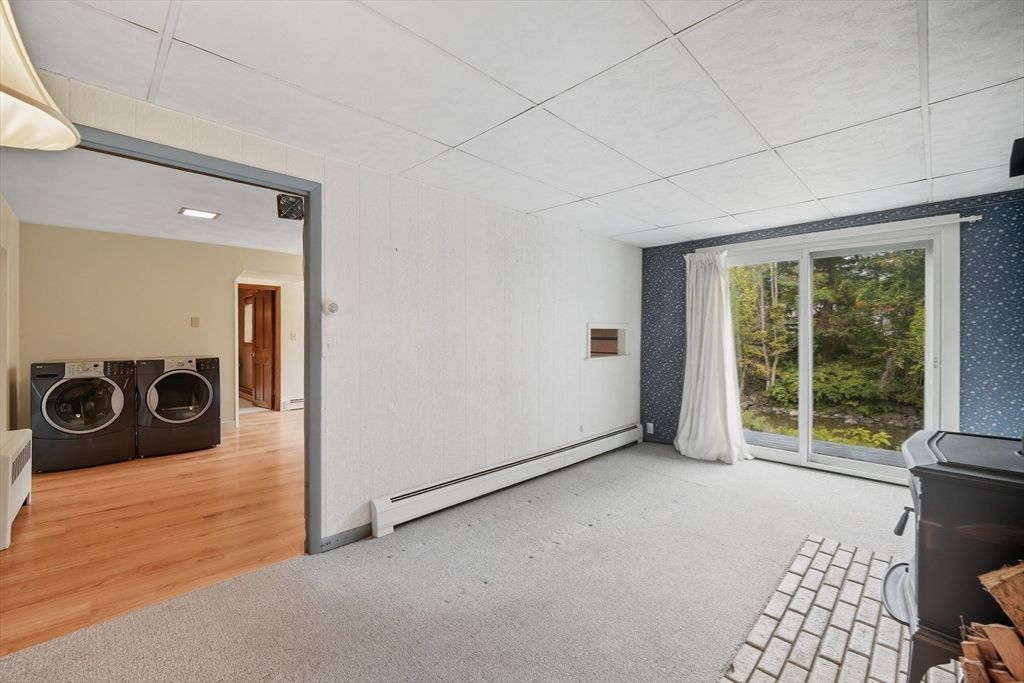 Interior, Recessed Lighting, Utility Closets, Washer, Wood Texture Flooring
