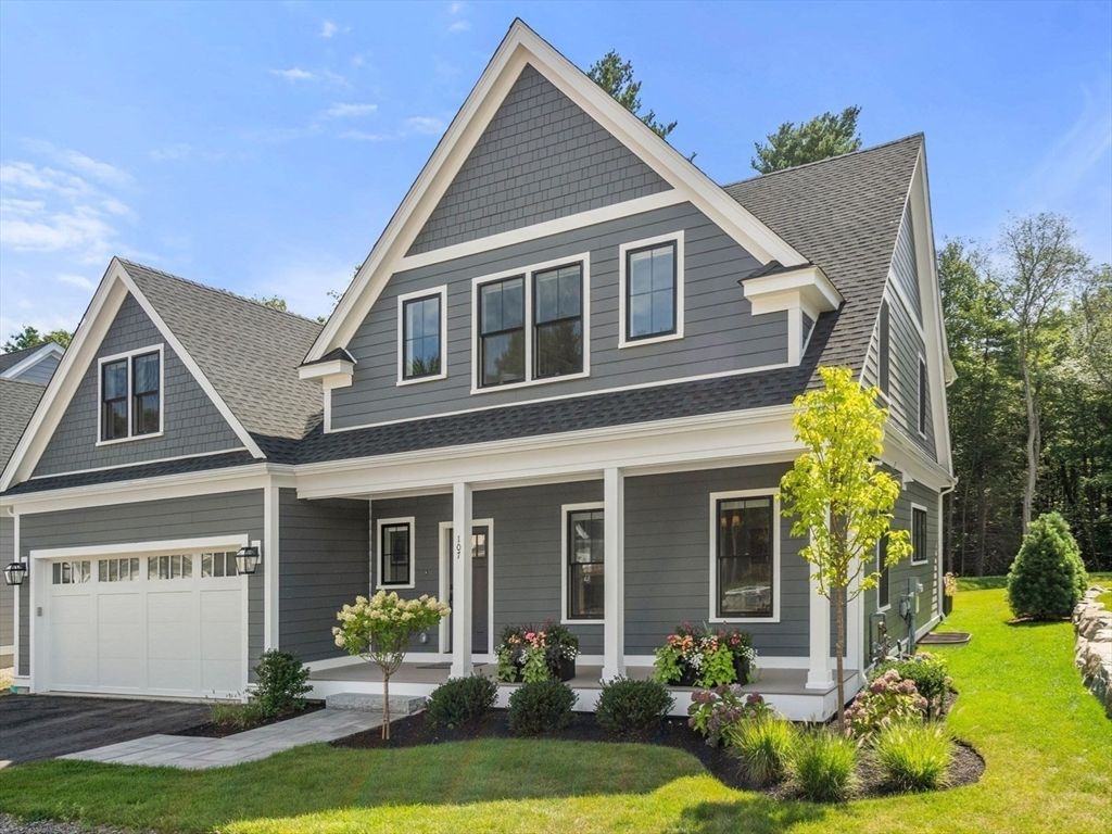 Attached, Exterior, Facade, Farmhouse