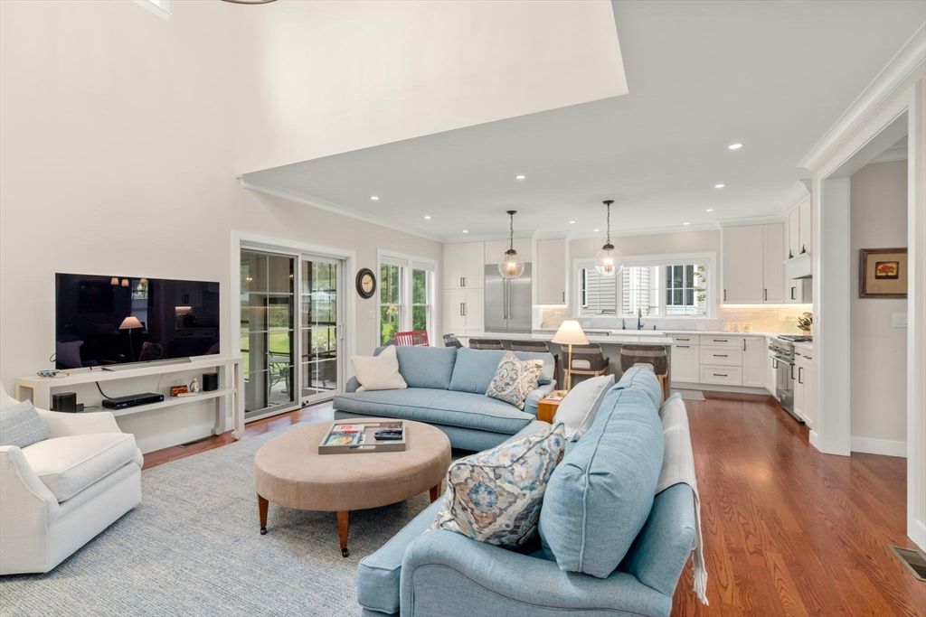 Interior, Kitchen, Living room, Pendant Lights, Recessed Lighting, Wood Texture Flooring