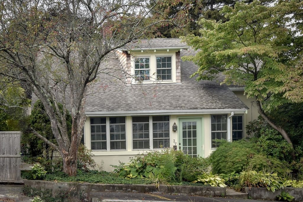 Exterior, Facade, Cape Cod