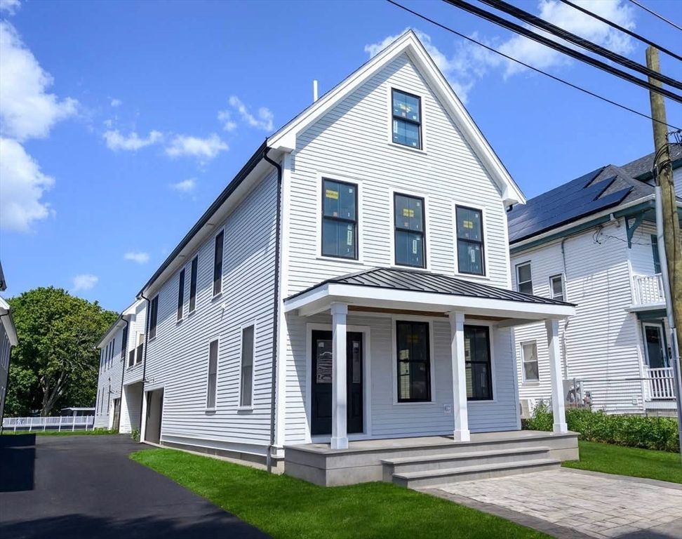Exterior, Facade, Farmhouse