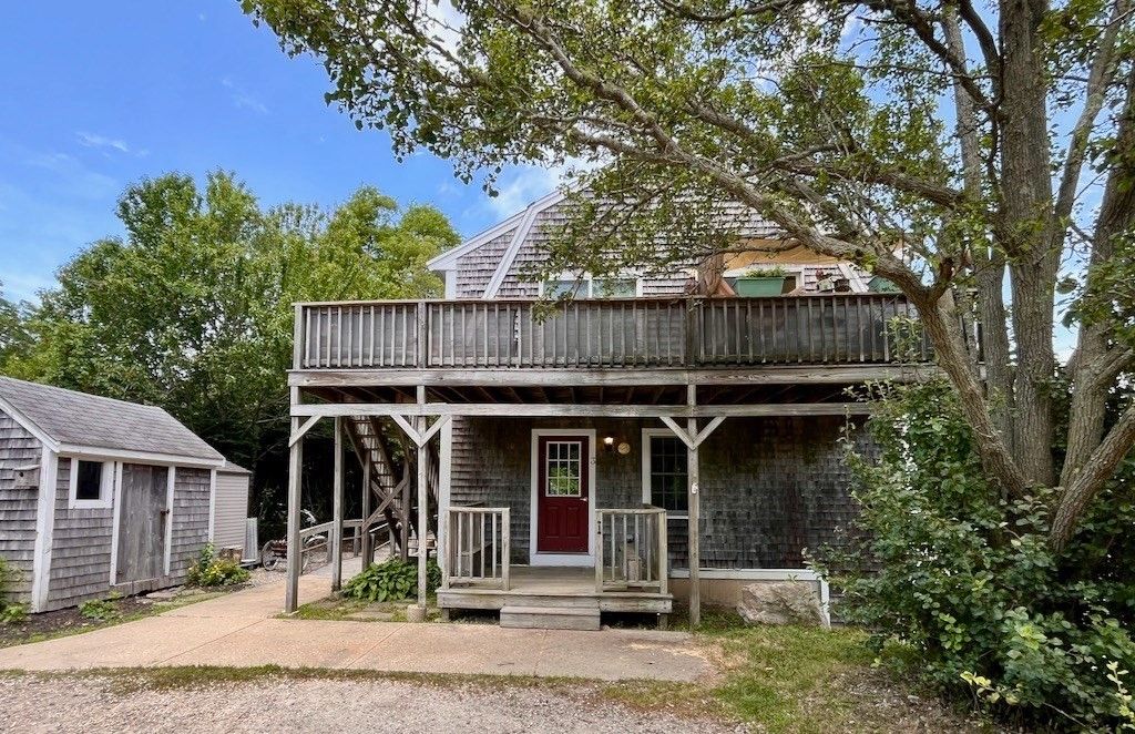 Exterior, Facade, Log Home