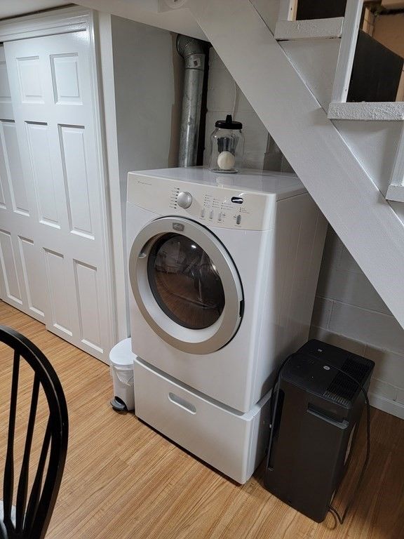Interior, Utility Closets, Washer, Wood Texture Flooring