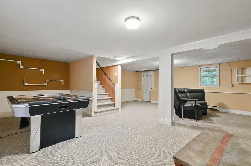 Game Room, Interior