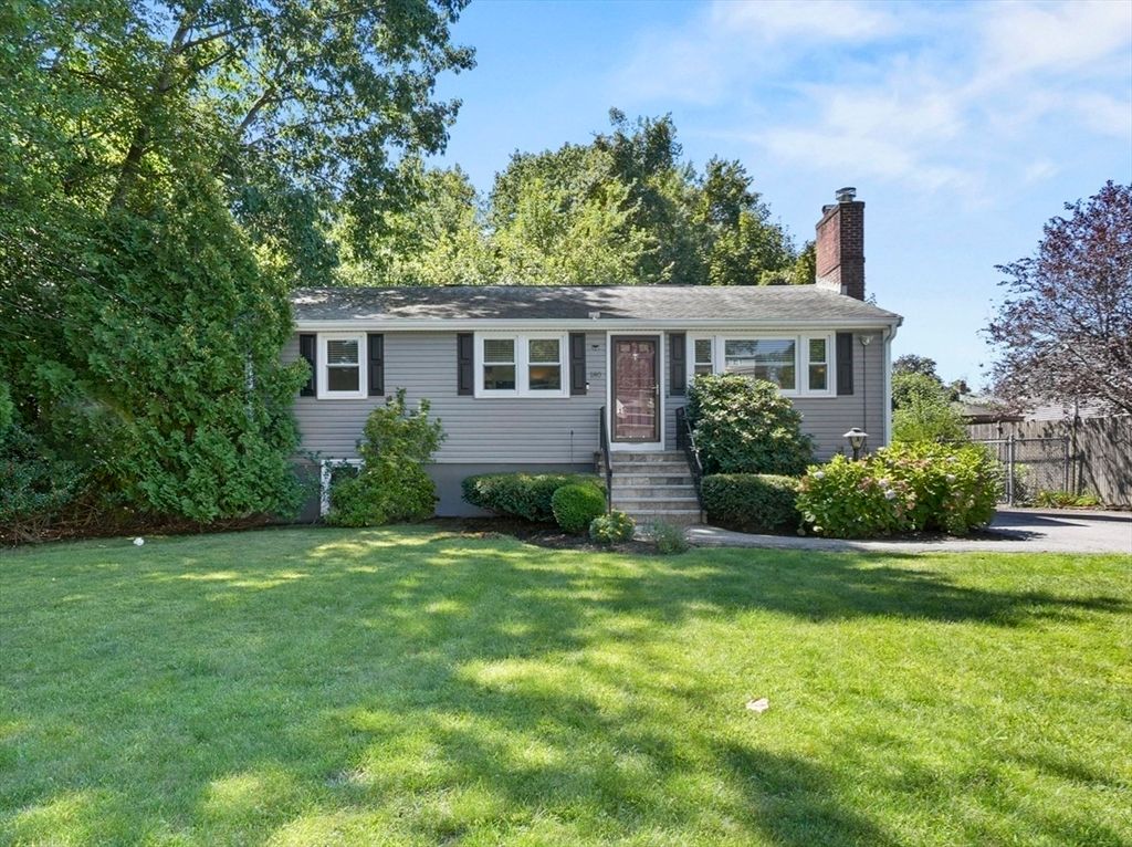 Exterior, Facade, Cape Cod