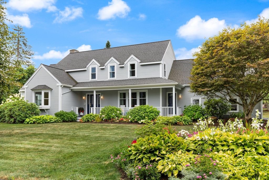 Backyard, Exterior, Facade, Cape Cod