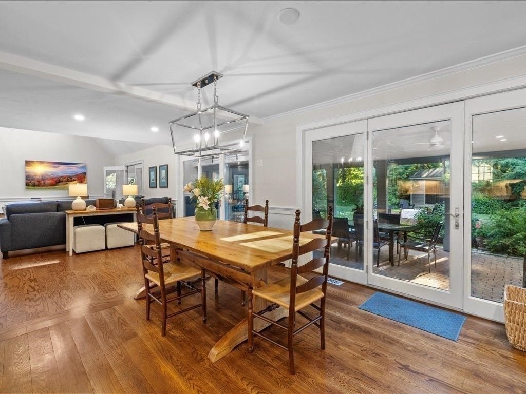 Dining room, Interior, Living room, Pendant Lights, Recessed Lighting, Wood Texture Flooring