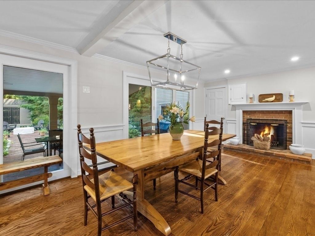Dining room, Fireplace, Interior, Pendant Lights, Recessed Lighting, Wood Texture Flooring