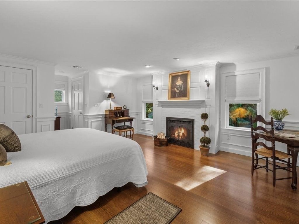 Bedroom, Dining room, Fireplace, Interior, Recessed Lighting, Wood Texture Flooring