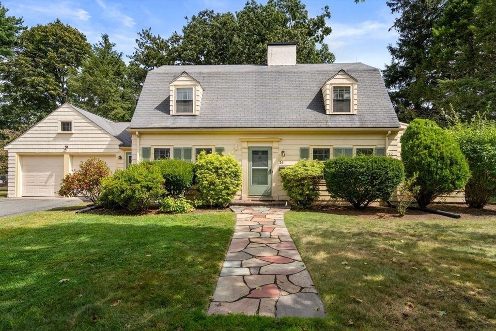 Attached, Exterior, Facade, Cape Cod