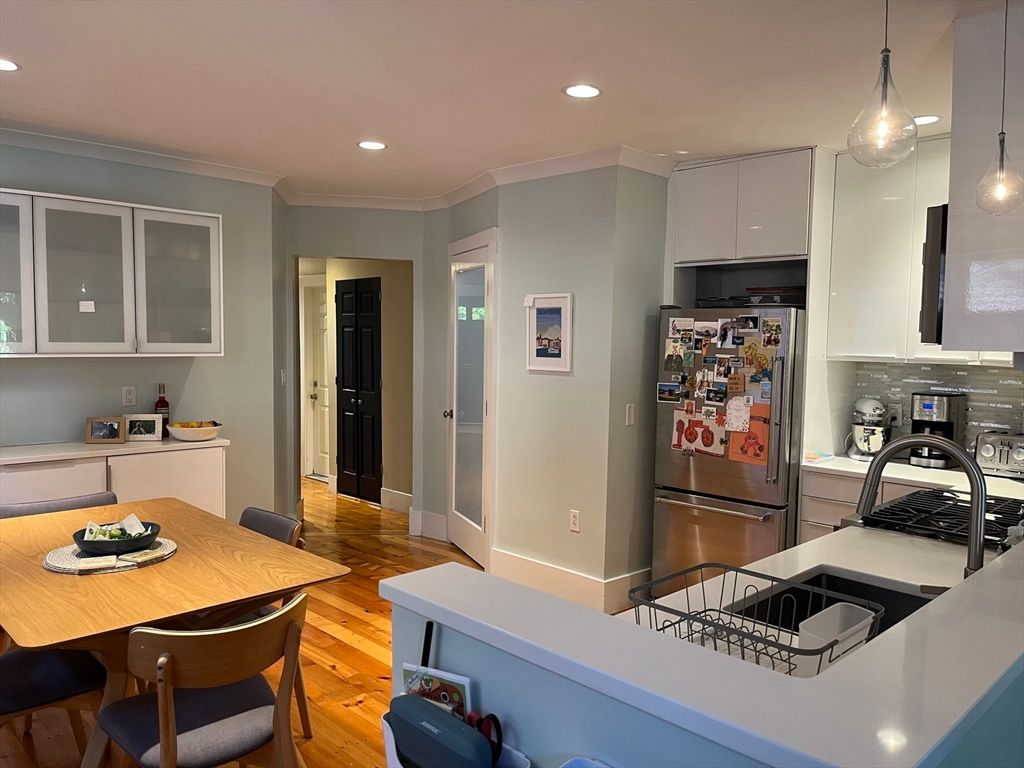 Dining room, Interior, Kitchen, Pendant Lights, Recessed Lighting, Wood Texture Flooring