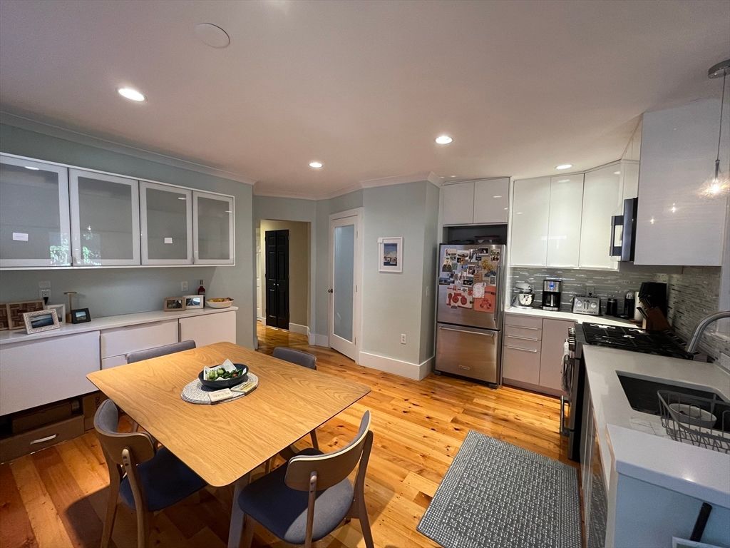 Dining room, Interior, Kitchen, Pendant Lights, Recessed Lighting, Stainless Steel Appliances, Wood Texture Flooring