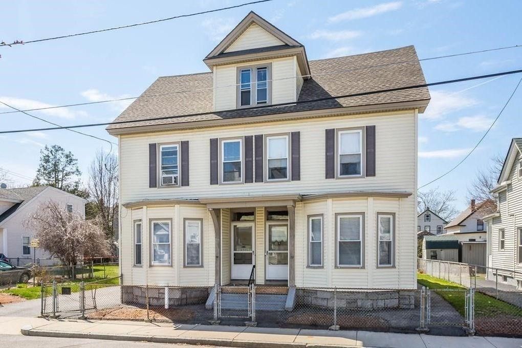 Exterior, Facade, American Foursquare