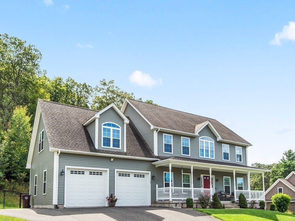 Attached, Exterior, Facade, Farmhouse
