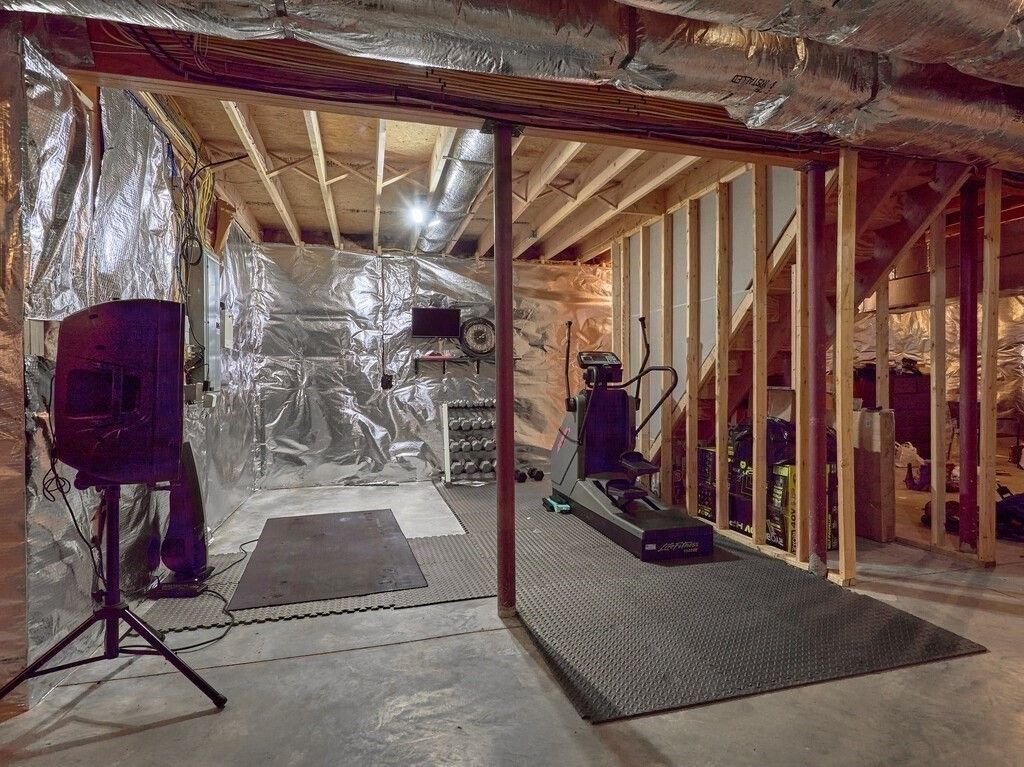 Fitness Equipment, Interior, Wooden Beams