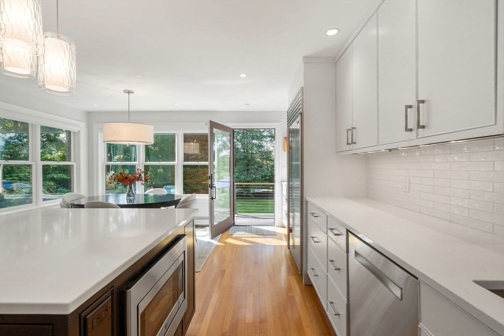 Dining room, Interior, Kitchen, Pendant Lights, Recessed Lighting, Wood Texture Flooring