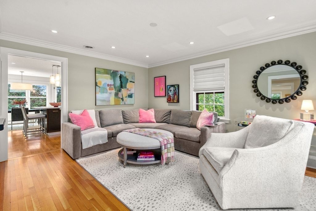 Dining room, Interior, Living room, Pendant Lights, Recessed Lighting, Wood Texture Flooring
