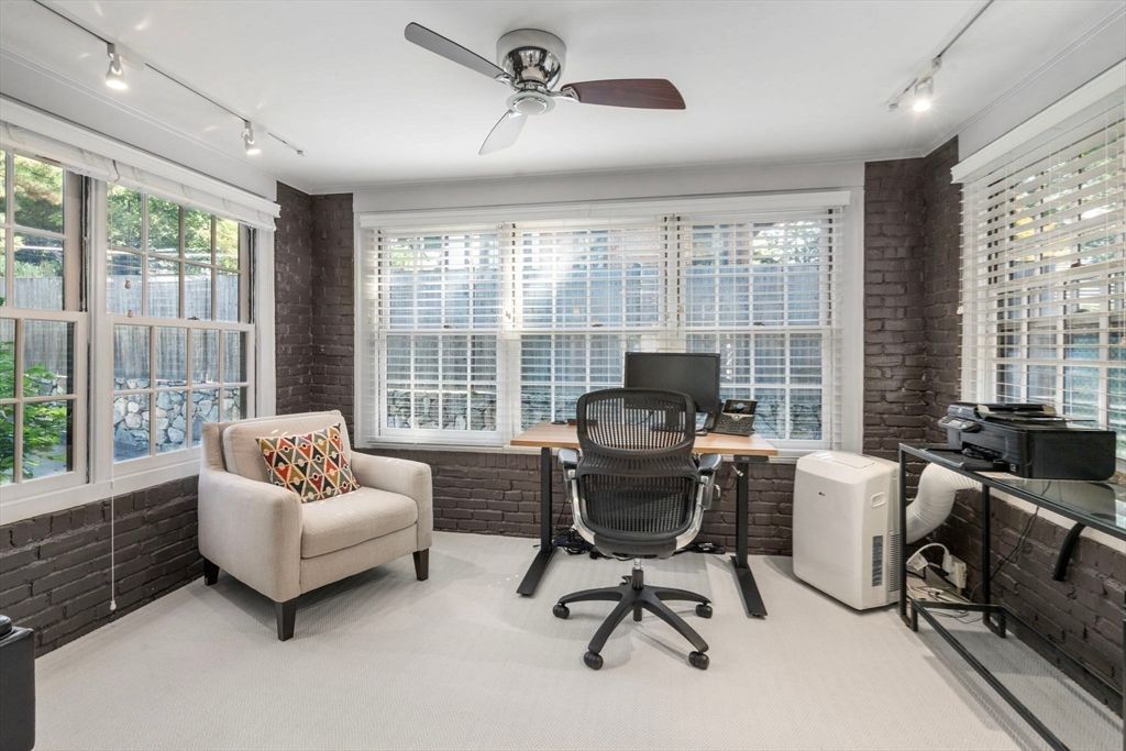 Home Office, Interior