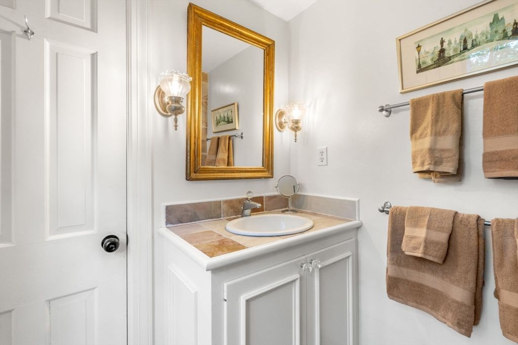 Bathroom, Interior, Tile Countertops