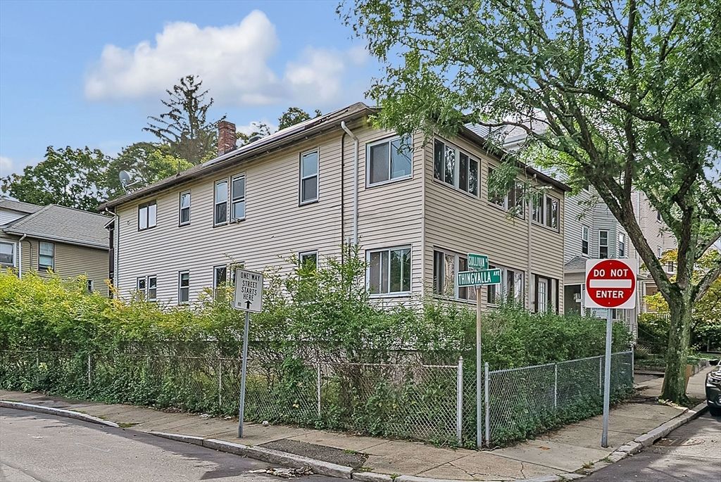 Exterior, Facade, Rowhouse