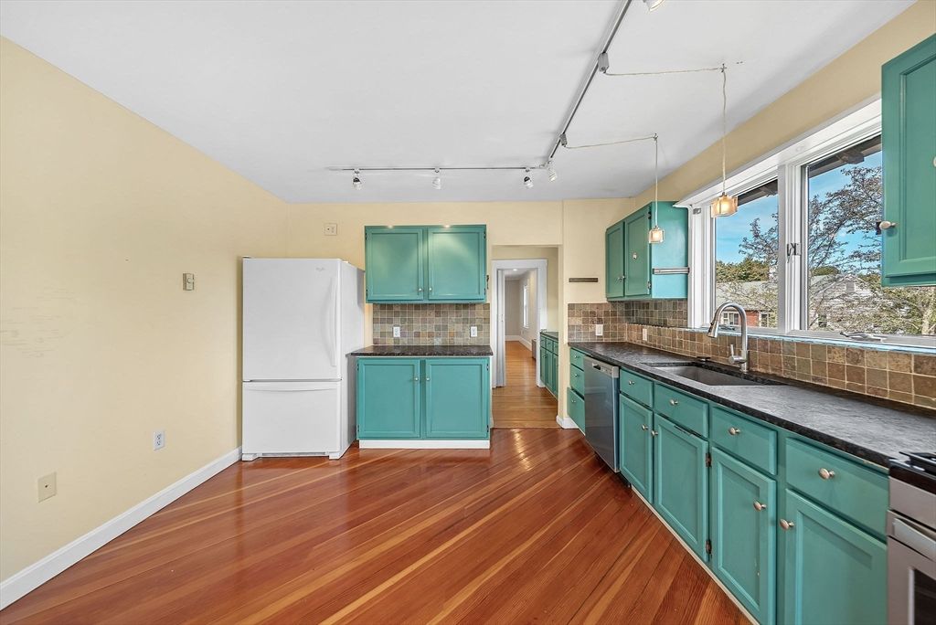 Interior, Kitchen, Pendant Lights, Wood Texture Flooring
