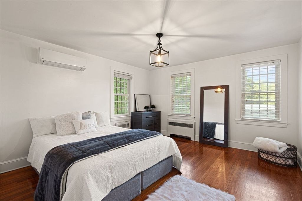 Bedroom, Interior, Pendant Lights, Wood Texture Flooring