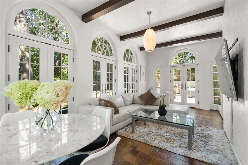 Dining room, Interior, Living room, Pendant Lights, Wooden Beams