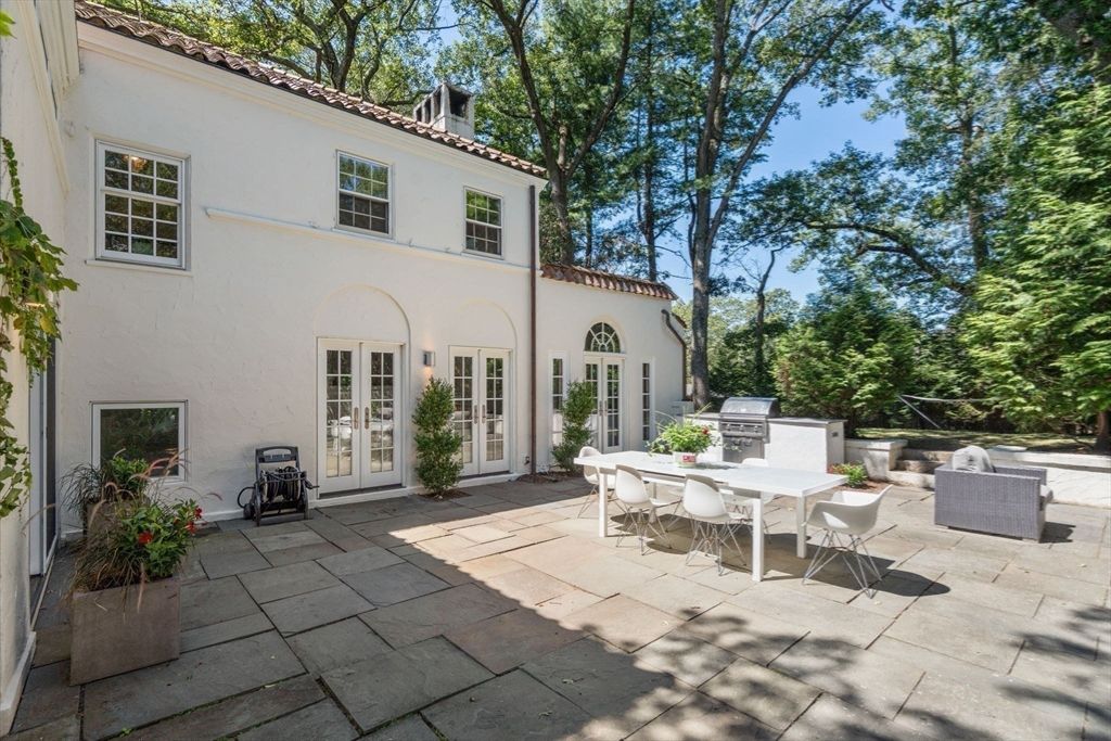 Exterior, Outdoor Kitchen