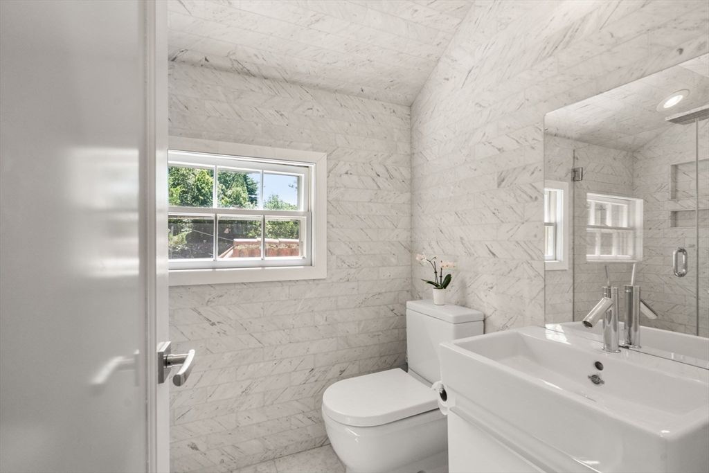 Bathroom, Interior, Marble Walls