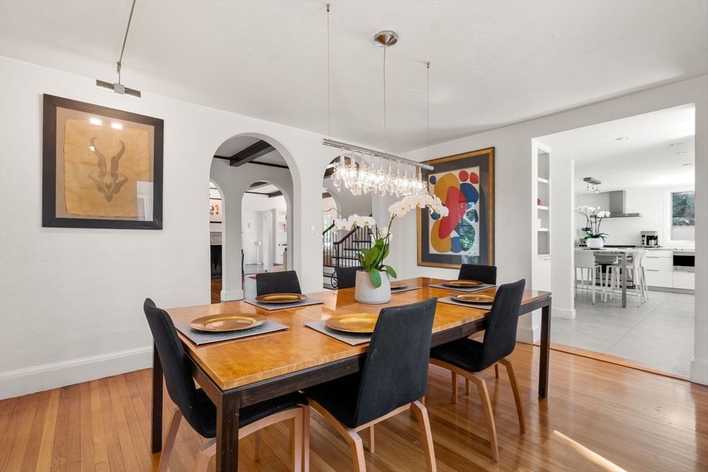 Chandelier, Dining room, Interior, Pendant Lights, Recessed Lighting, Wood Texture Flooring