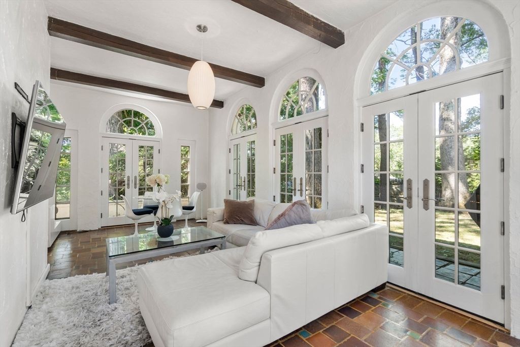 Interior, Living room, Pendant Lights, Wooden Beams