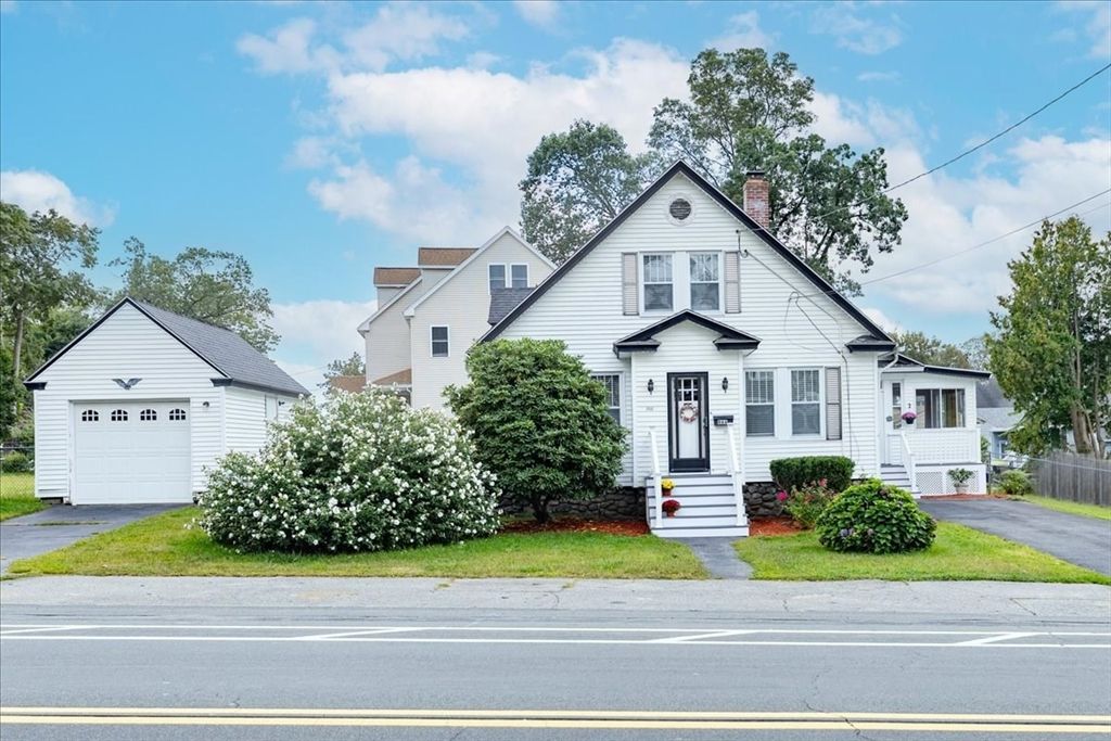 Attached, Detached Garage, Exterior, Facade, Farmhouse