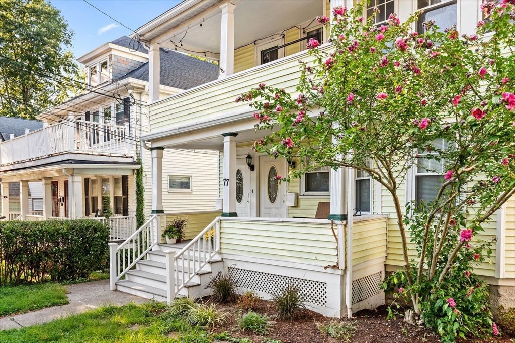 Exterior, Facade, American Foursquare