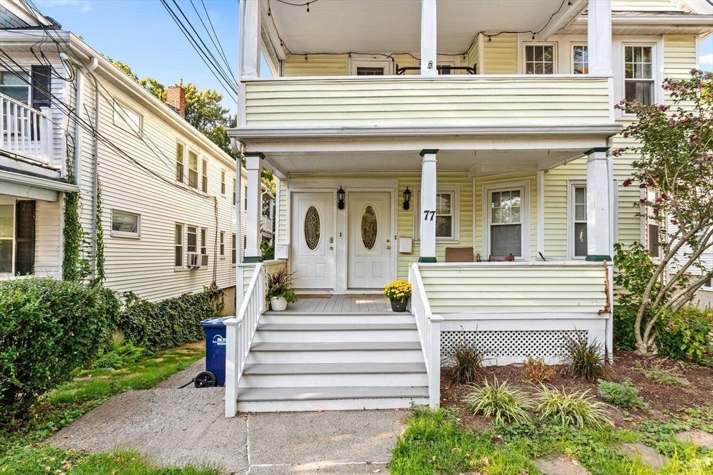 Exterior, Facade, American Foursquare