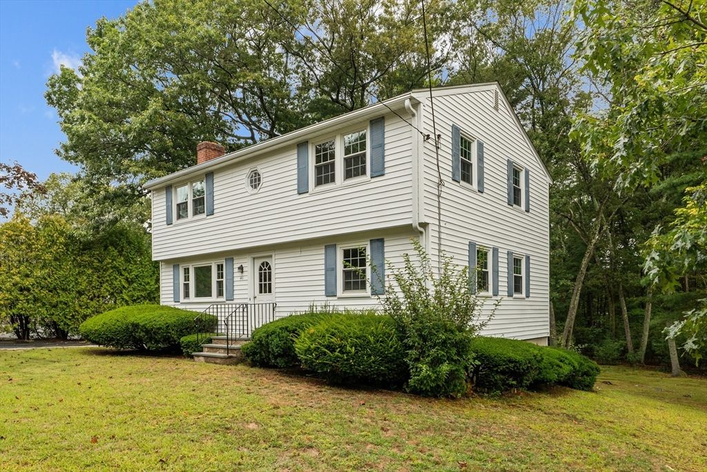 Backyard, Exterior, Facade, Split Level