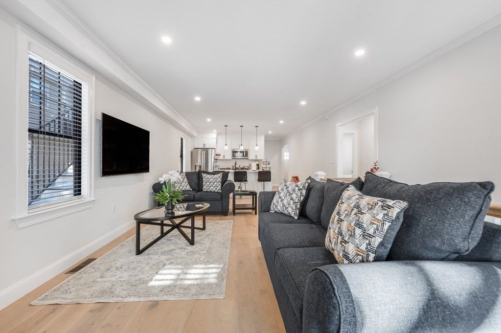 Interior, Kitchen, Living room, Pendant Lights, Recessed Lighting, Wood Texture Flooring