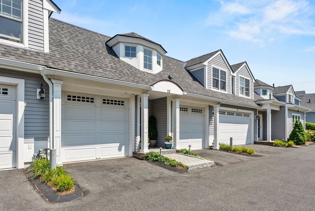 Attached, Exterior, Facade, Cape Cod