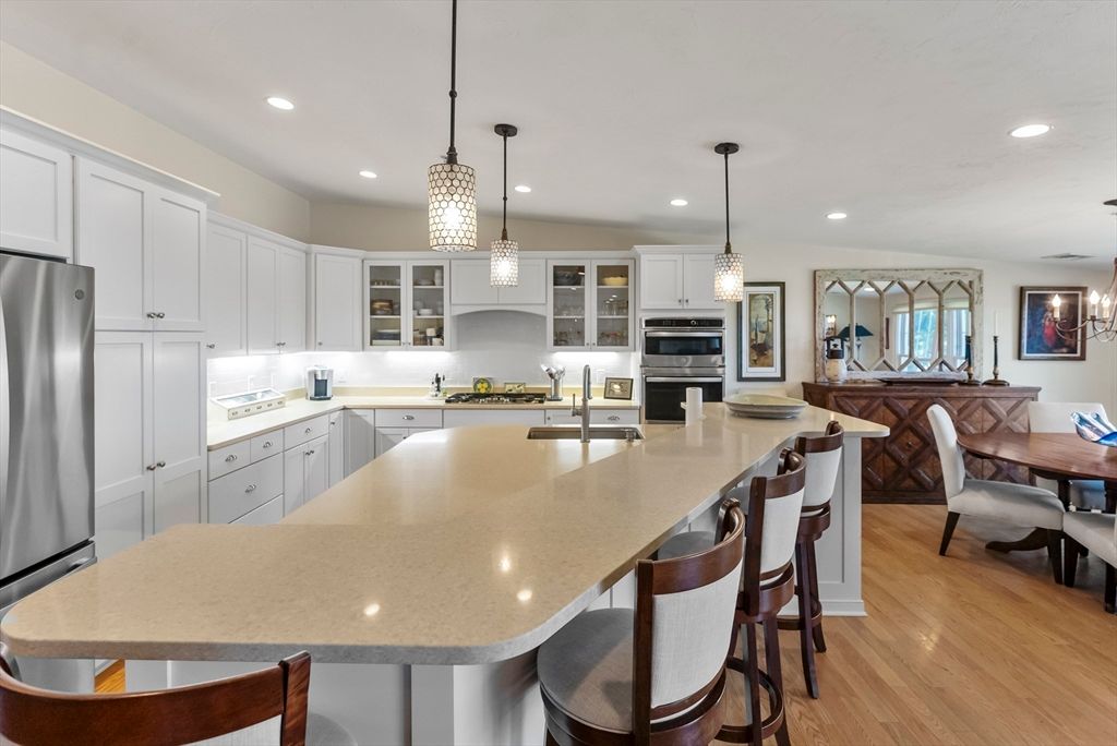 Dining room, Interior, Kitchen, Pendant Lights, Recessed Lighting, Stainless Steel Appliances, Wood Texture Flooring