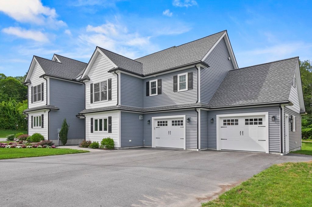 Attached, Exterior, Facade, Farmhouse