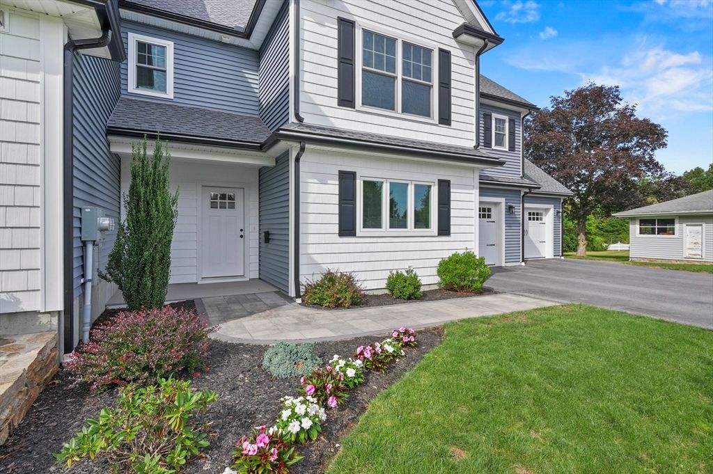 Attached, Exterior, Facade, Cape Cod