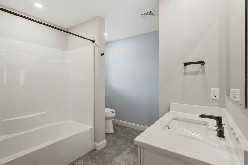 Bathroom, Interior, Recessed Lighting