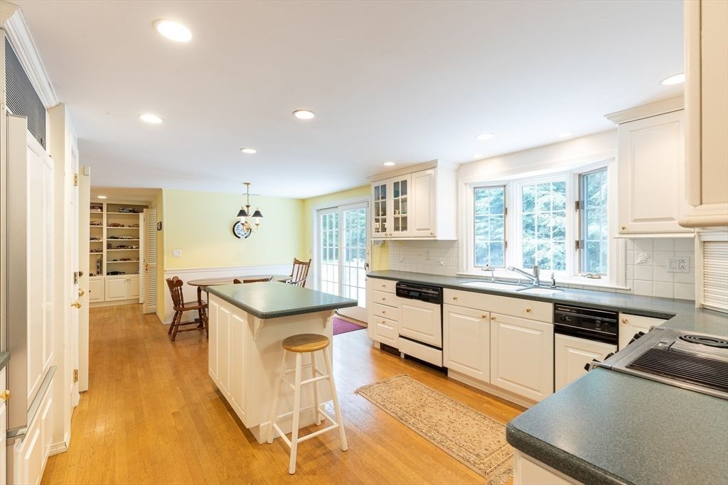 Dining room, Interior, Kitchen, Pendant Lights, Recessed Lighting, Wood Texture Flooring
