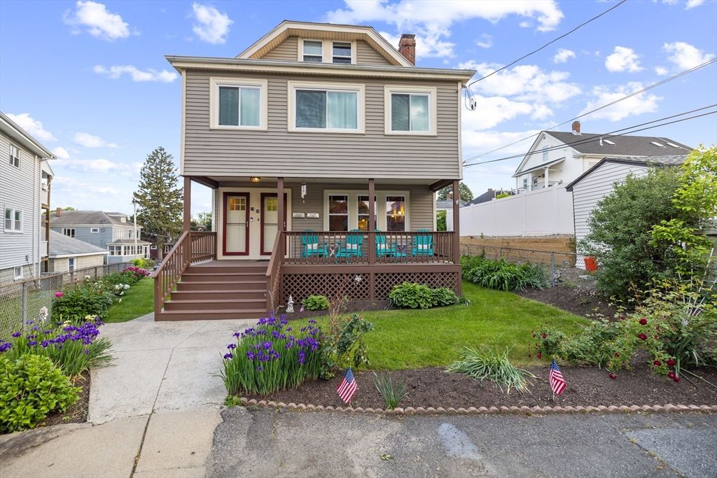 Exterior, Facade, American Foursquare