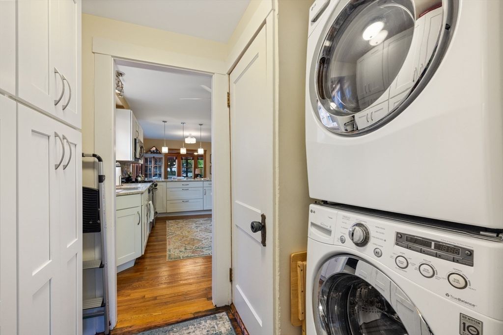 Interior, Utility Closets, Washer, Wood Texture Flooring