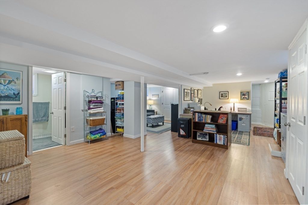 Interior, Recessed Lighting, Wood Texture Flooring
