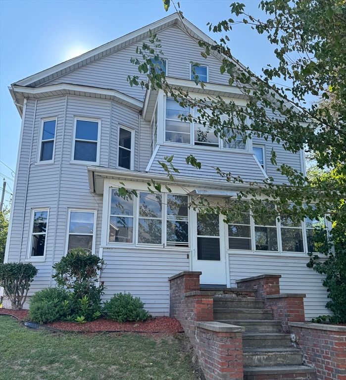 Exterior, Facade, Queen Anne Victorian