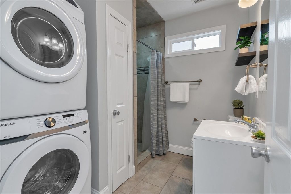 Bathroom, Interior, Utility Closets, Washer